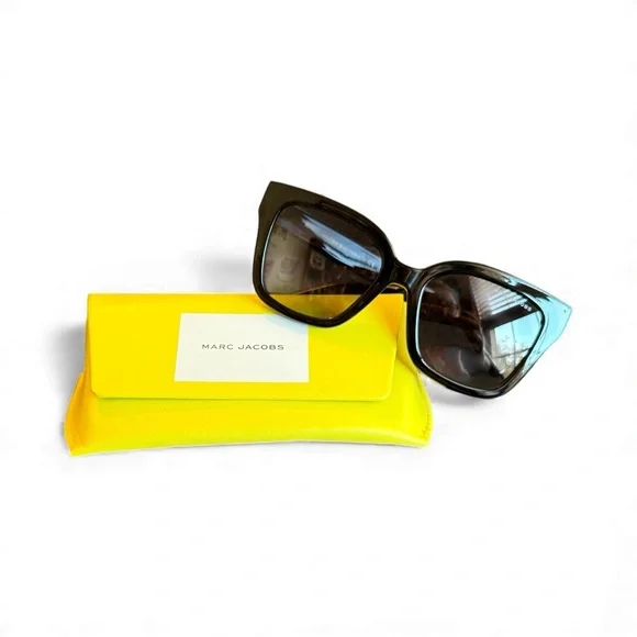 Marc Jacobs NWT Polarized Black Sunglasses with Yellow Case display picture 3